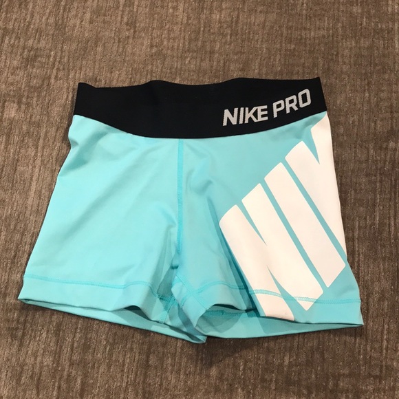 Nike shorts - Picture 1 of 7